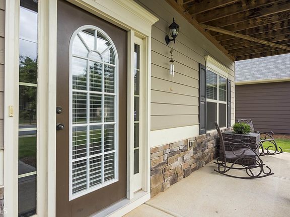 3rd image of 402 Parkstone Dr