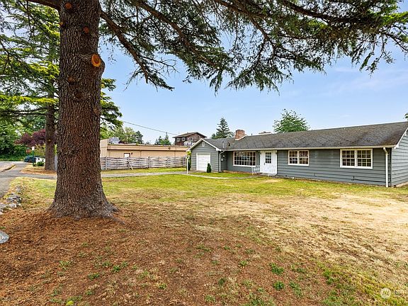3rd image of 2911 Alderwood Avenue