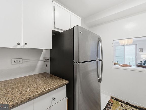 4th image of 730 24th St NW #600