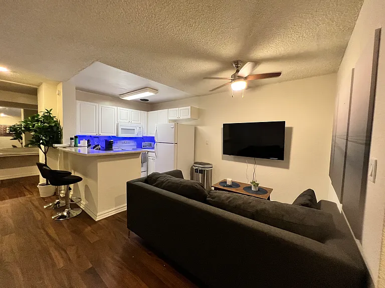 6425 Green Valley Cir — Photo 15