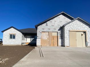 1215 Judith Ln, Garden City, KS 67846