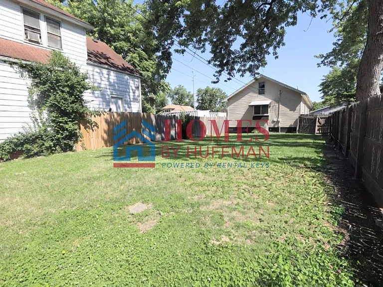 605 Madison Ave — Photo 18