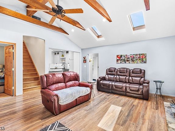 4th image of 61 Tamarack Trl