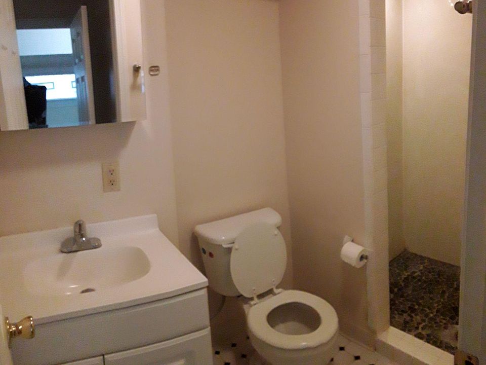 1st image of 256 W 5th Ave