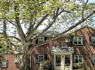210-05 73rd Ave #B, Oakland Gardens, NY 11364