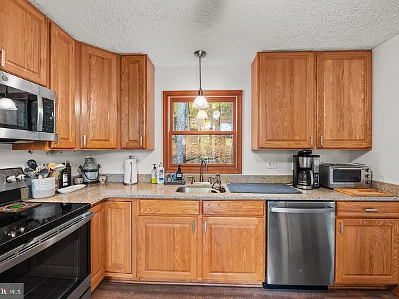 5th image of 278 Wintergreen Way