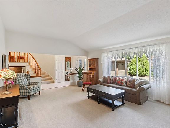 3rd image of 27411 Pineview Dr