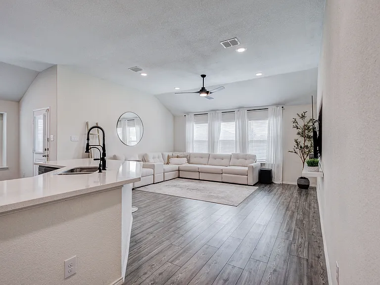 5376 Brahma Trl — Photo 3