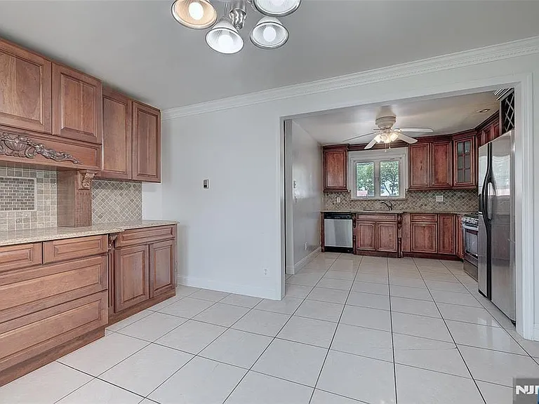 33 Fournier Cres — Photo 8