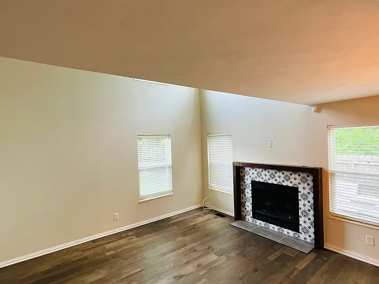 606 Chadwood Dr — Photo 8