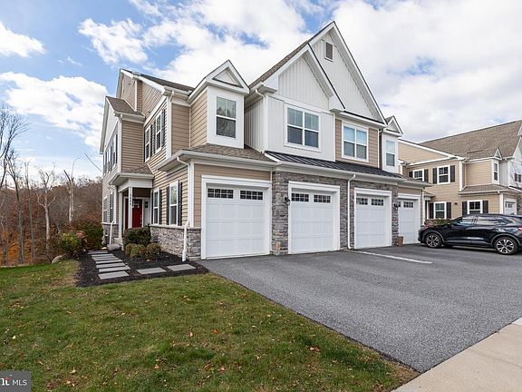 2nd image of 3044 Marias Way