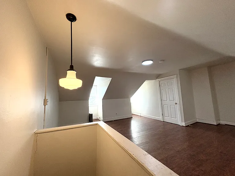 48 E Princess St #2 — Photo 23