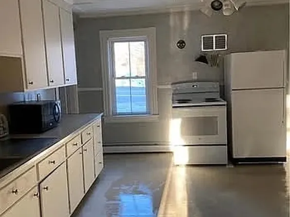 61 Berwick Rd #101, South Berwick, ME 03908