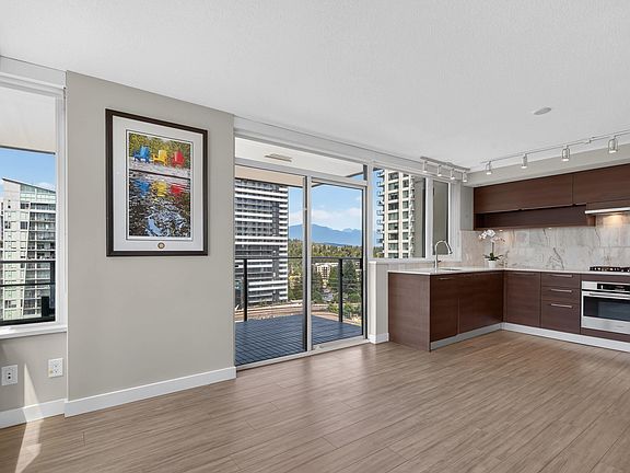 5th image of 570 Emerson St #1402