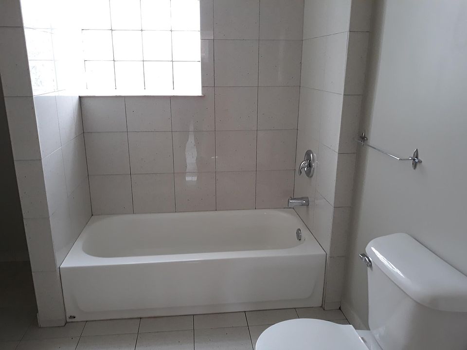 1st image of 3848 W Sunnyside Ave