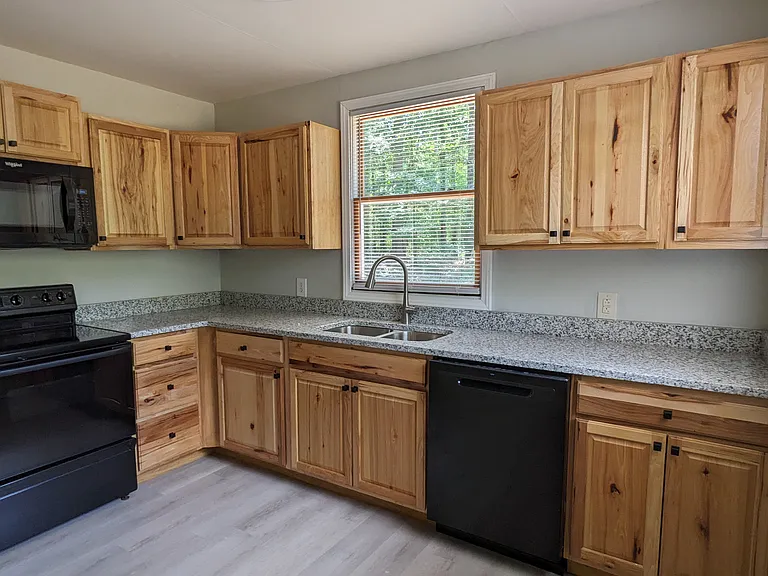 1003 S Mine St — Photo 3