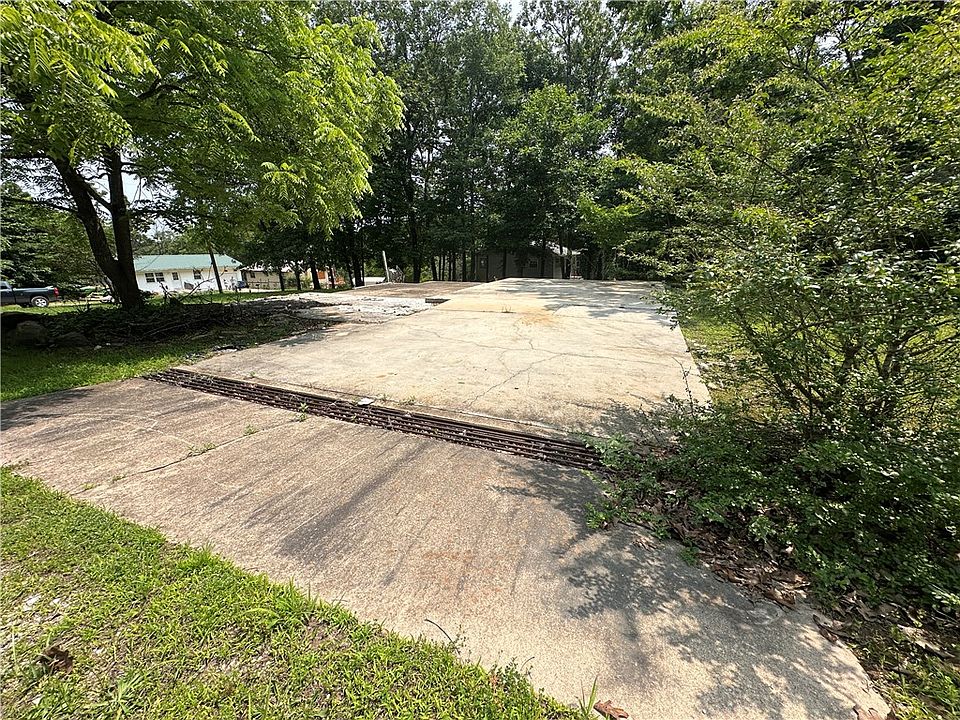 1st image of 320 Hazelwood #24