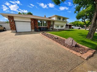 15 Dickinson Cres, Regina, SK S4R7K6