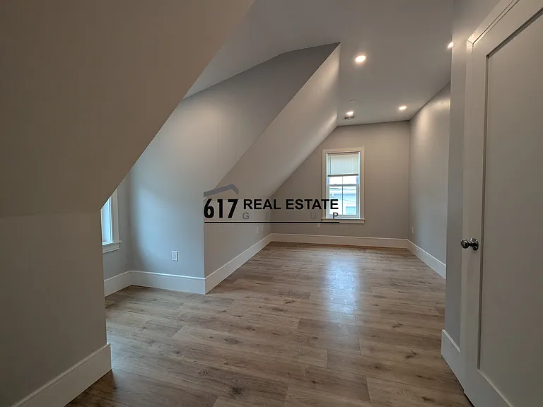 124-5 Kenrick St — Photo 11