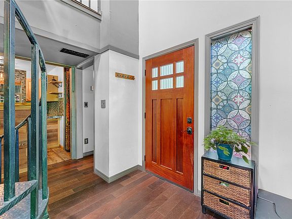 4th image of 1824 N Applebury Pl