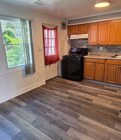 1624 Lyle Ct — Photo 5