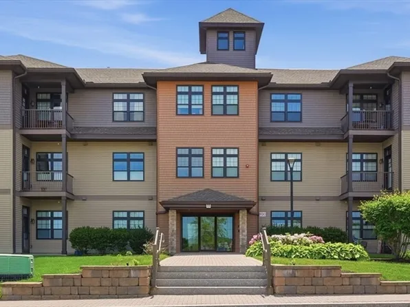 11 Executive Dr Unit 113, Stoneham, MA 02180