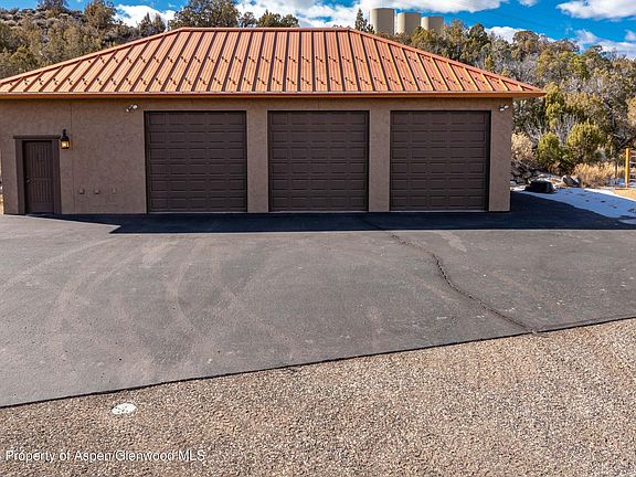 5th image of 966 Mesa Dr