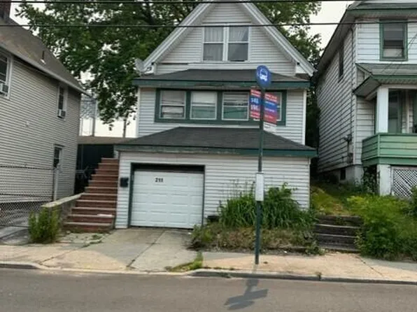 211 Morningstar Rd, Staten Island, NY 10303