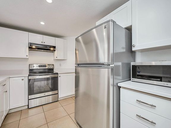 3rd image of 559 Mission Boulevard