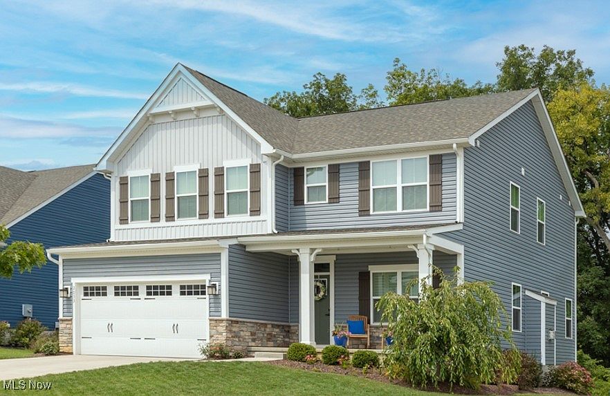1st image of 2033 W Woodland Dr