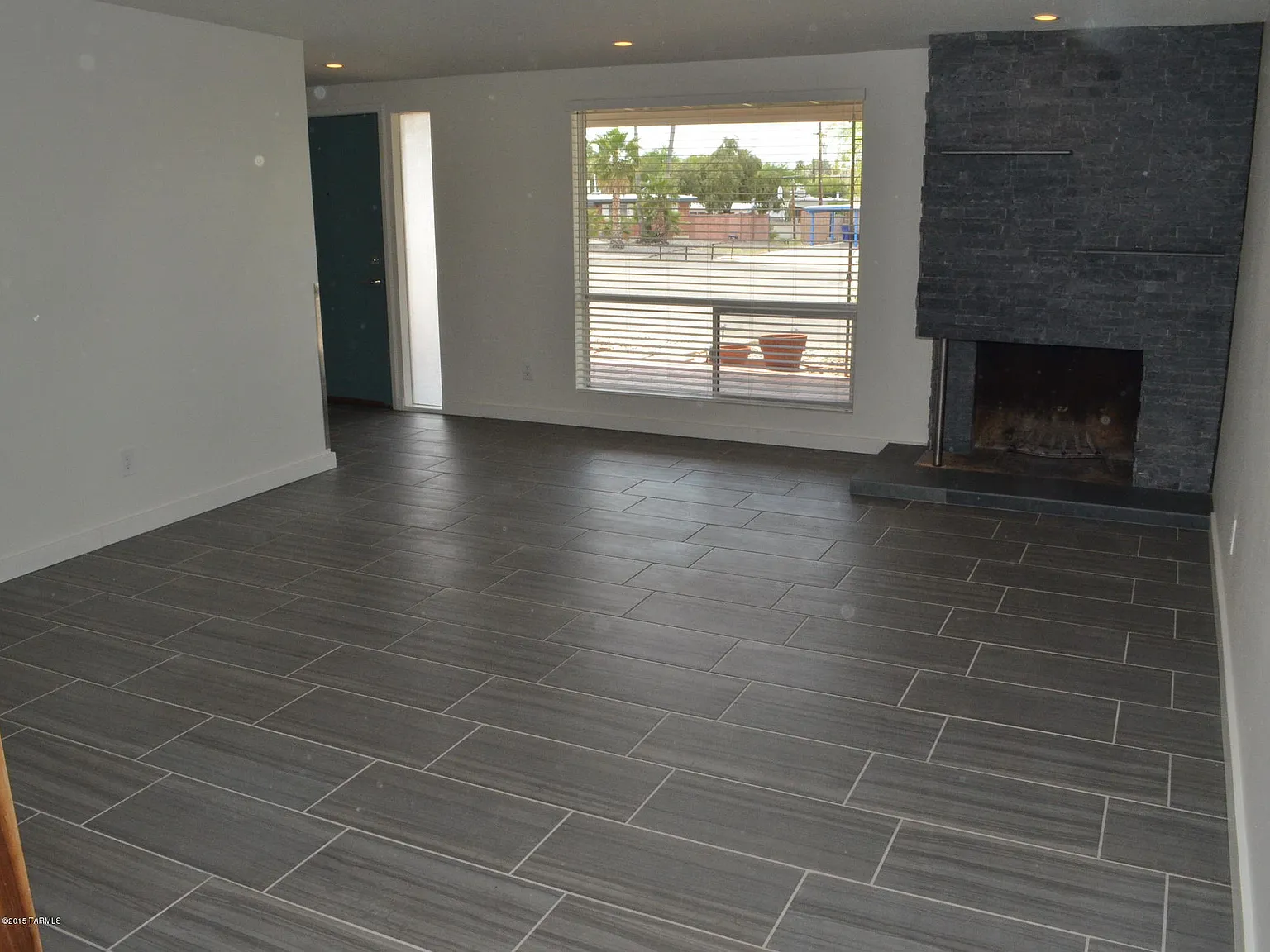 5 bed, 3.0 bath, 1972 sqft, $2,400 — Photo 3