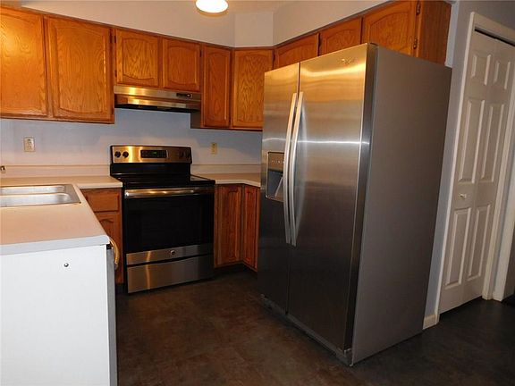 4th image of 42 Wood Hollow Ln