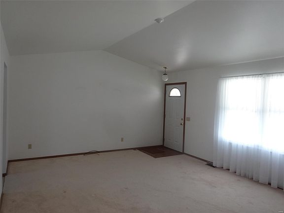 4th image of 427 Springwood Place Ct