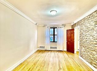 3048 42nd St FLOOR 3, Astoria, NY 11103