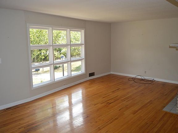 2nd image of 111 Wedgewood Dr