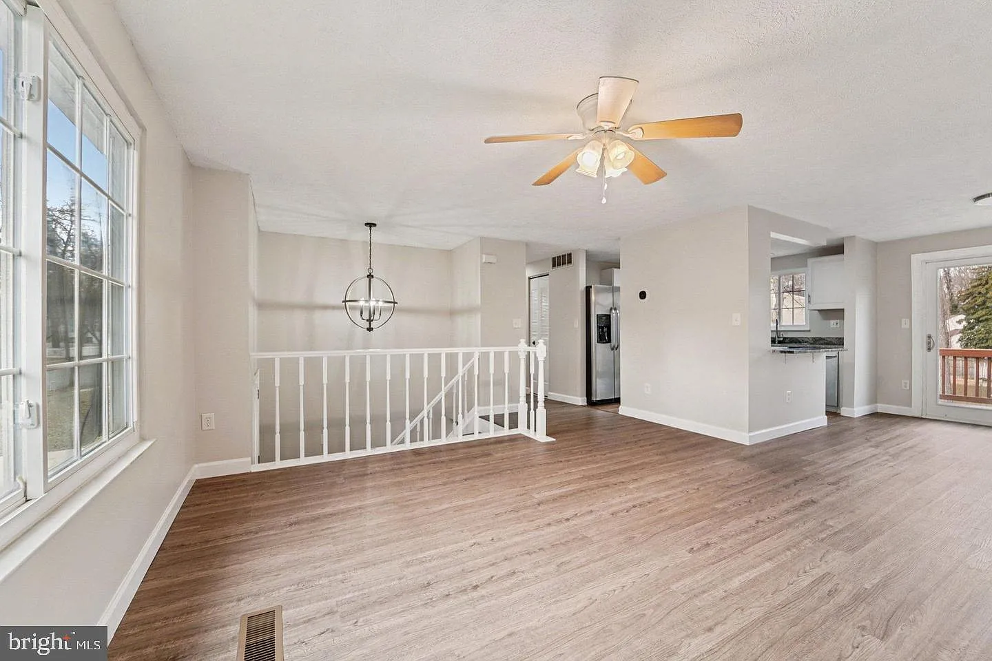3 bed, 2.0 bath, 1680 sqft, $3,000 — Photo 2