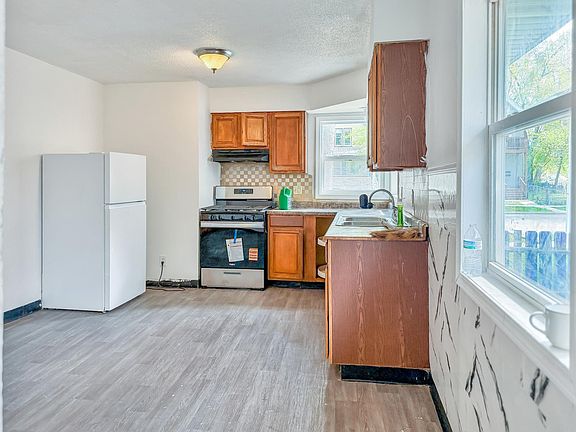 4th image of 423 Lafond Ave