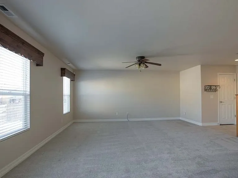 4026 Berwick Ln — Photo 3