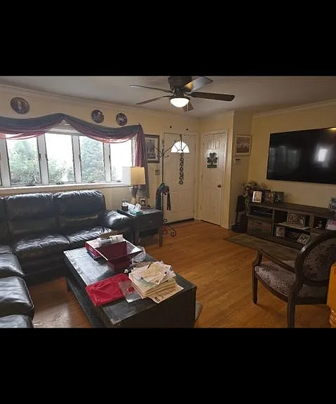 215 Albany Ave — Photo 15