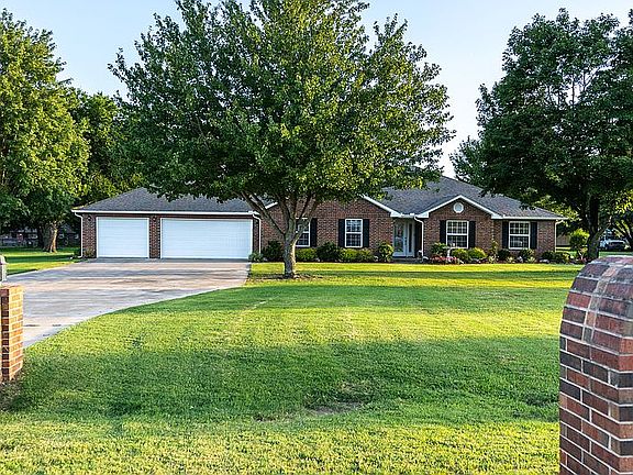 3rd image of 11890 Stonehedge Dr