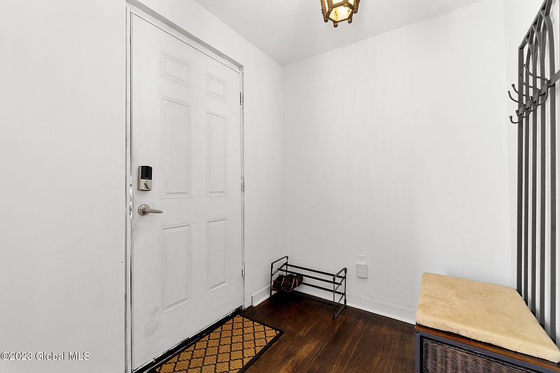 4th image of 495 2nd Street