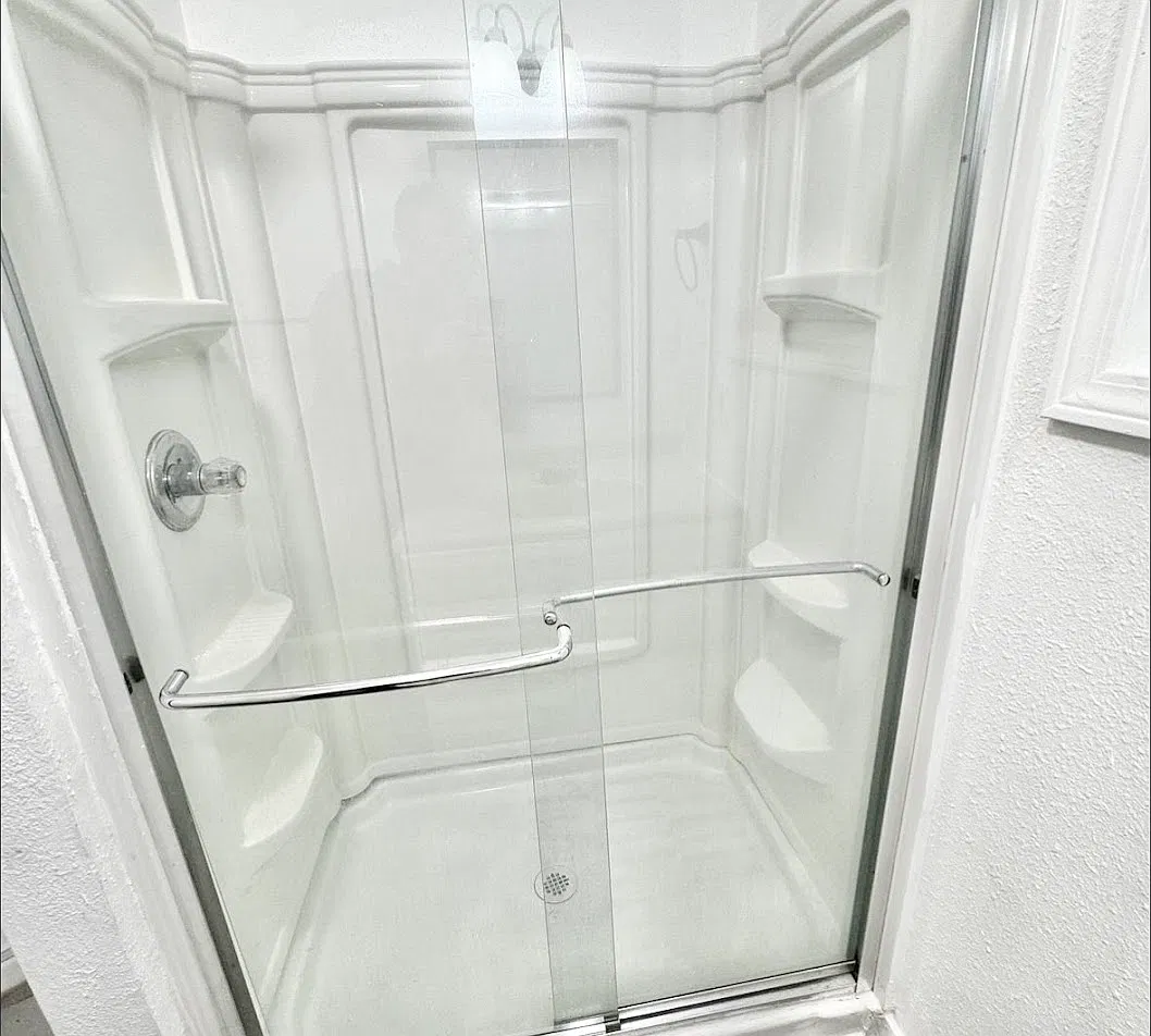 4 bed, $2,400 — Photo 3