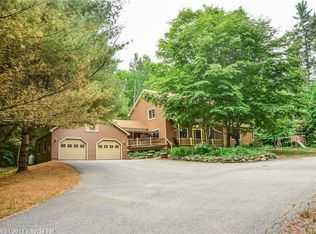 11 Acorn Ln, Manchester, ME 04351