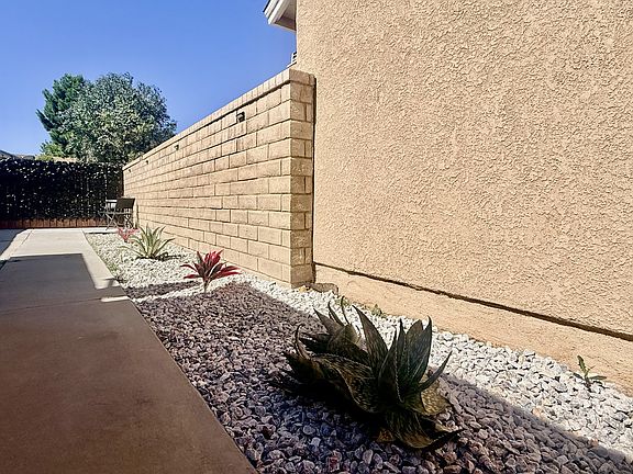 2nd image of 2860 Juniper Dr