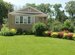 7820 Garden Ln, Justice, IL 60458