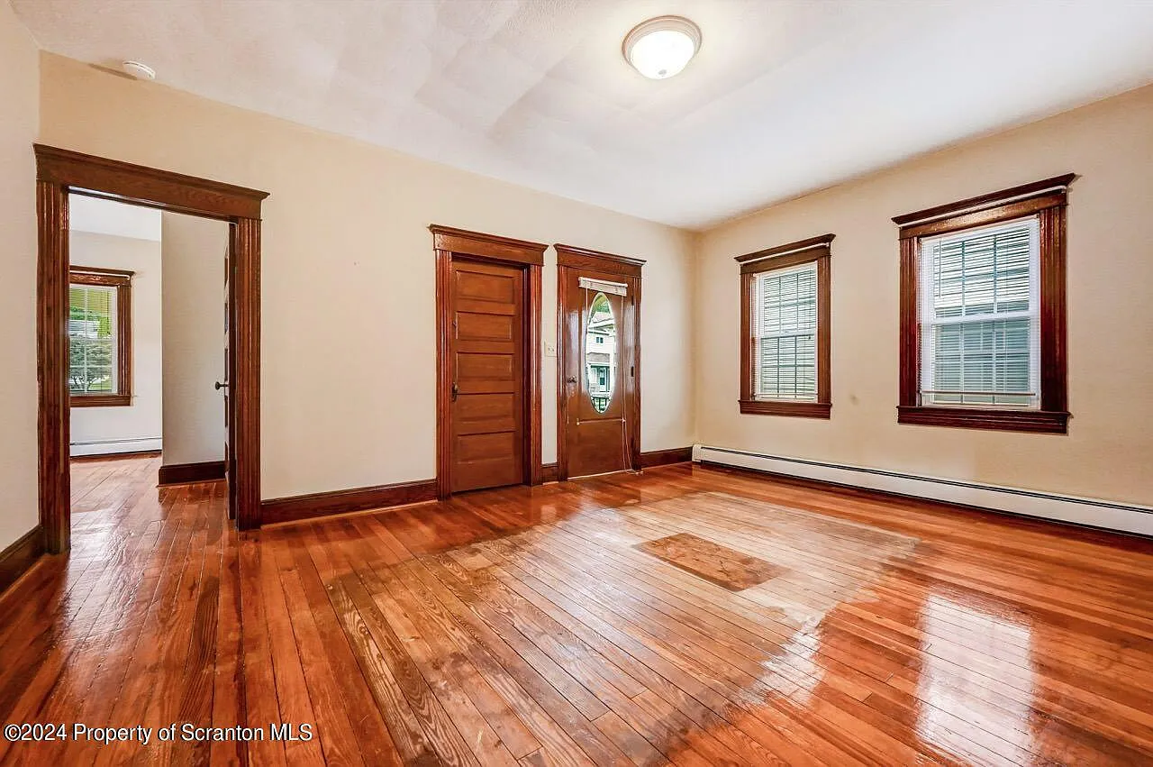 2 bed, 1.0 bath, 800 sqft, $1,000 — Photo 2
