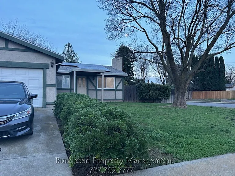 400 W Creekside Cir — Photo 2