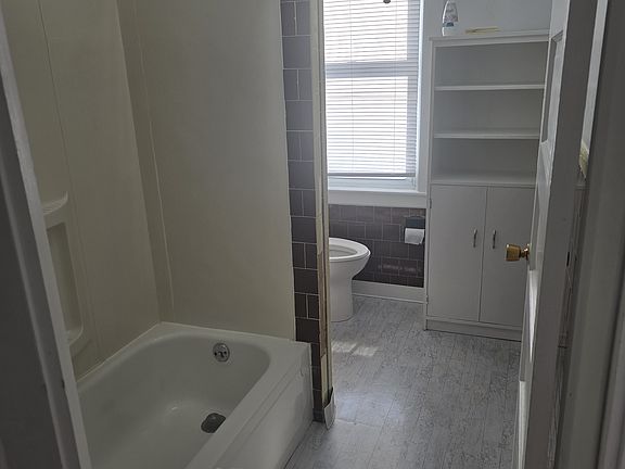 5th image of 373 Bolton St #2