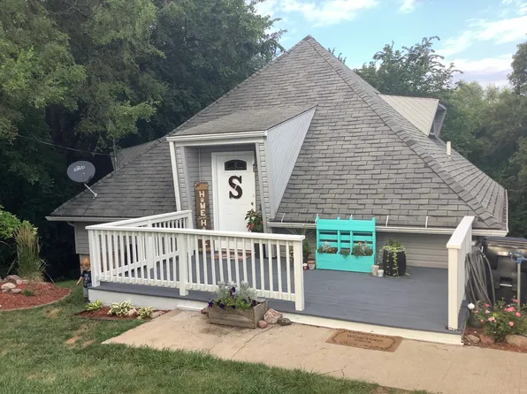 1924 Beaver Lake Blvd, Plattsmouth, NE 68048