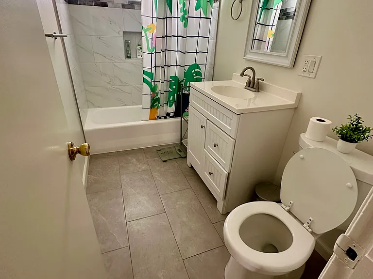 8347 Blackburn Ave #6 — Photo 18
